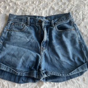 A&E denim shorts 💙